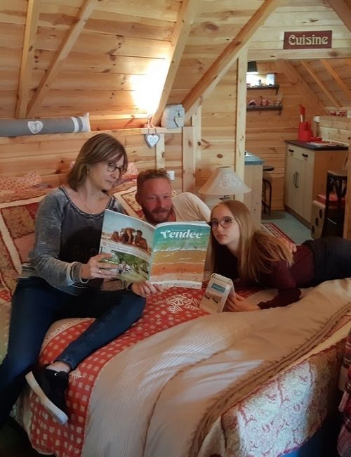 famille gite confort séjour vendée dormir kota hebergement lit douillet a la ferme