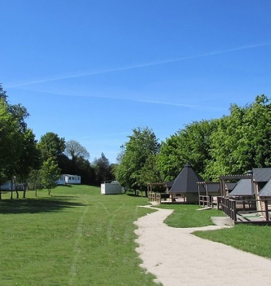 camping à la ferme grands emplacements ombragés